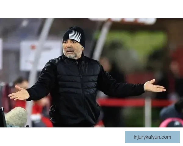 桑保利战术调整引发热议，球队表现稳定性有待提升