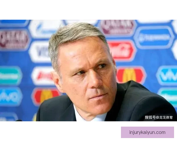 马尔科·范巴斯滕近期在足球界的影响力及其历史地位分析